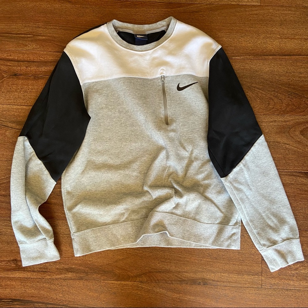 women’s nike crew neck